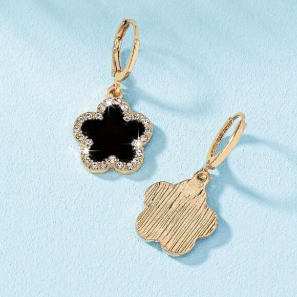 🔅🆕🔅 Elegant Chic Classy Black Gold Clover Flower Dangle Earrings🔅 - Picture 5 of 10